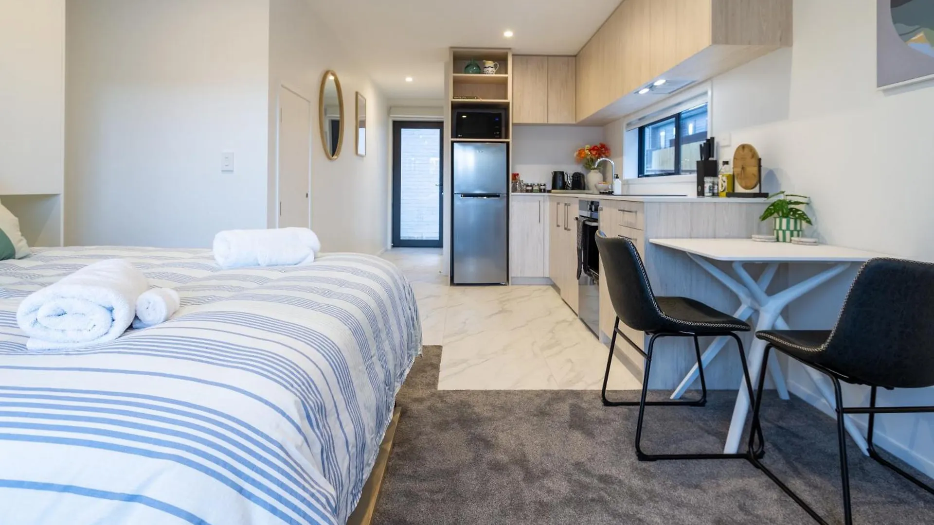 Chic Studio In The Heart Of Christchurch contacts